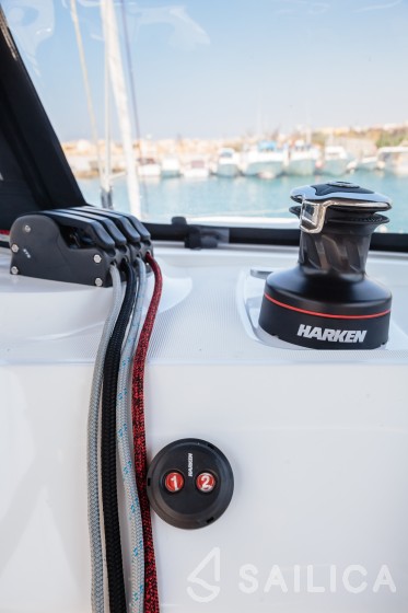 Lagoon 40 - Yacht Charter Sailica