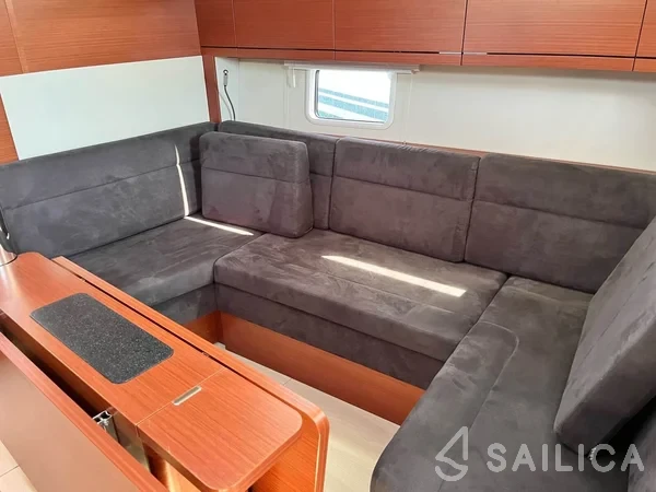 Hanse 418 - Yacht Charter Sailica