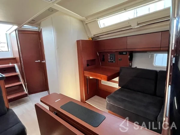Hanse 418 - Yacht Charter Sailica