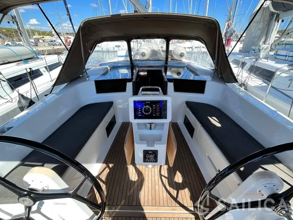 Hanse 418 - Yacht Charter Sailica