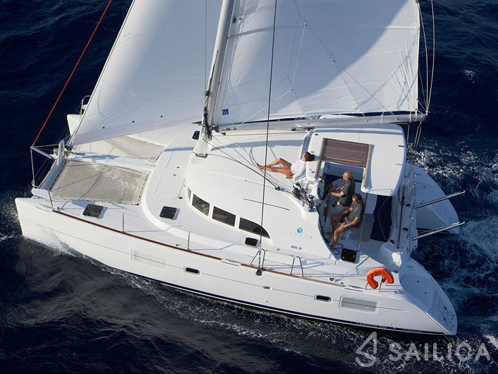 Lagoon 380 S2 - Yacht Charter Sailica