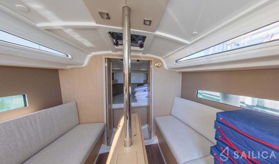 Oceanis 30.1 - Yacht Charter Sailica