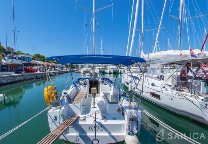 Oceanis 30.1 - Yacht Charter Sailica