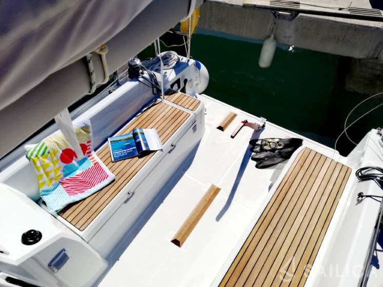 Oceanis 30.1 - Yacht Charter Sailica