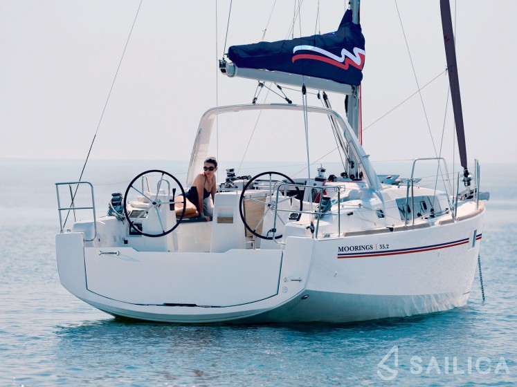 Moorings 352 - Yacht Charter Sailica
