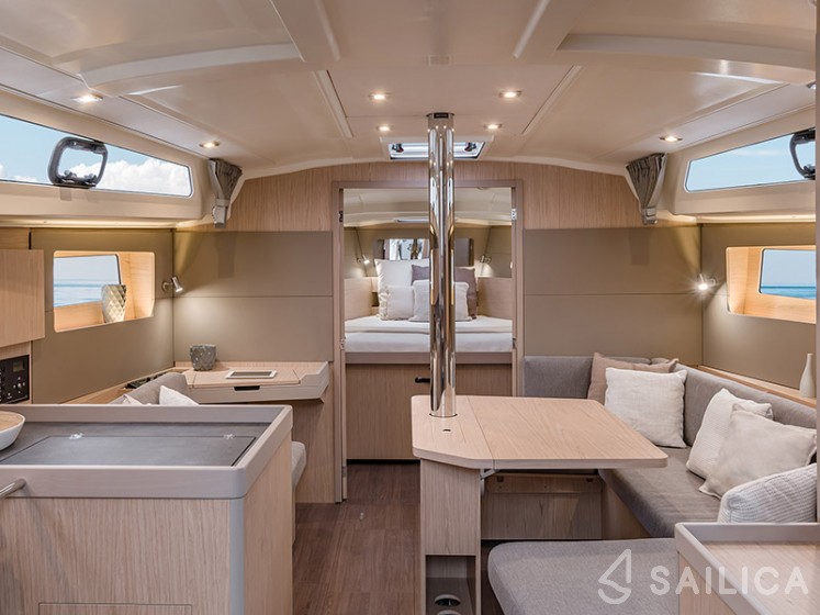 Oceanis 41.1 - Yacht Charter Sailica