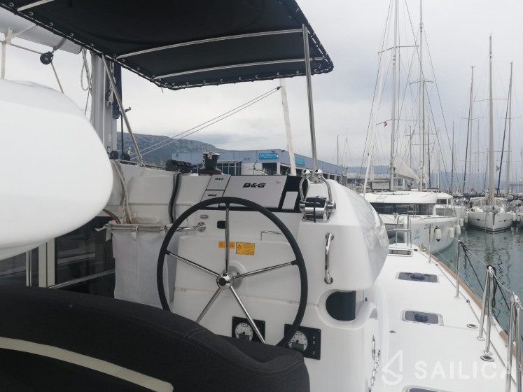 Lagoon 40 - Yacht Charter Sailica