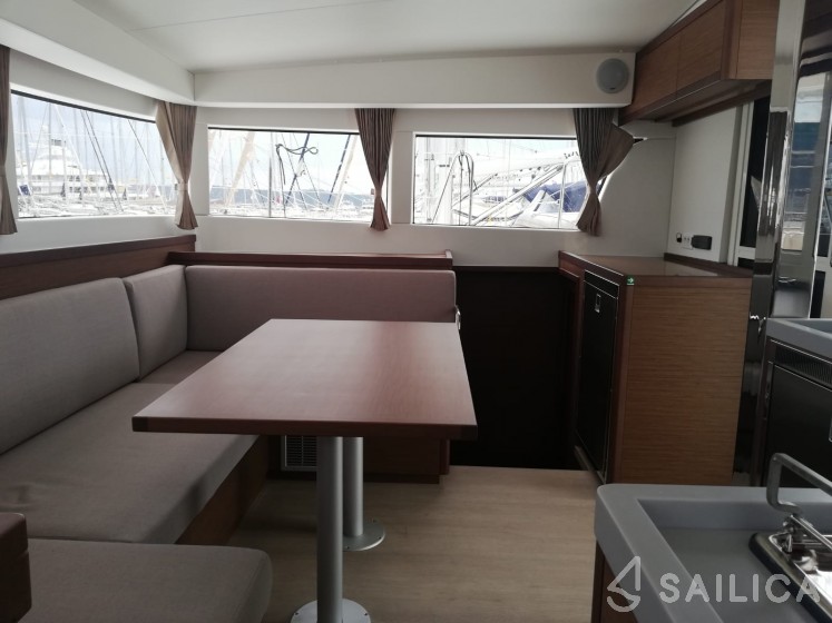 Lagoon 40 - Yacht Charter Sailica