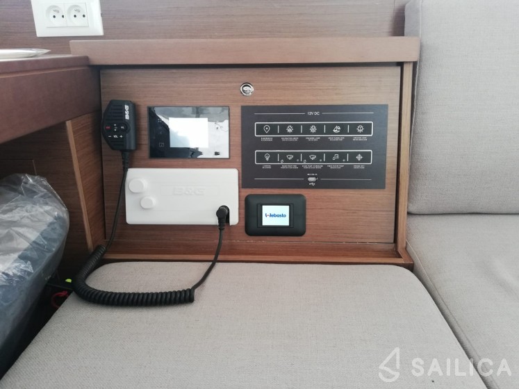 Lagoon 40 - Yacht Charter Sailica