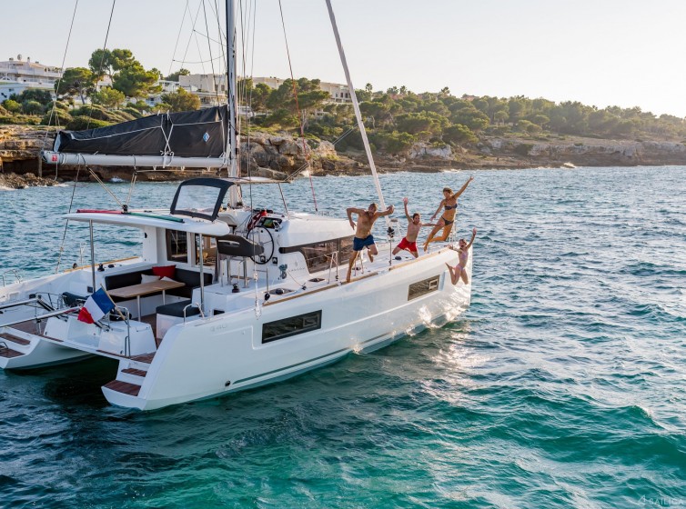 Lagoon 40 - Yacht Charter Sailica