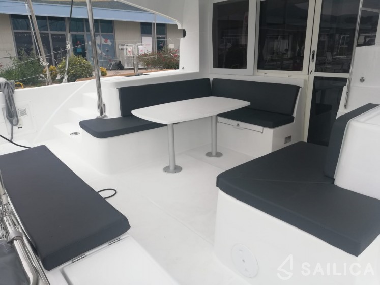 Lagoon 40 - Yacht Charter Sailica