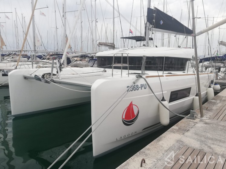 Lagoon 40 - Yacht Charter Sailica