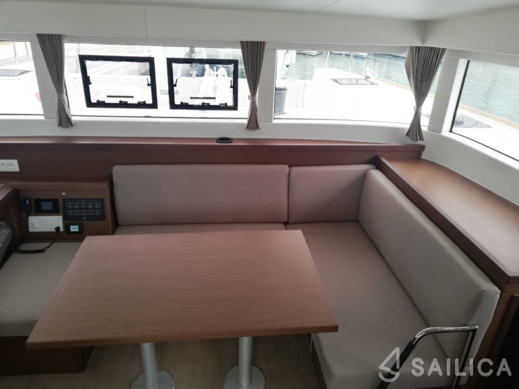 Lagoon 40 - Yacht Charter Sailica