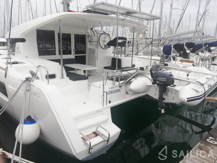 Lagoon 40 - Yacht Charter Sailica