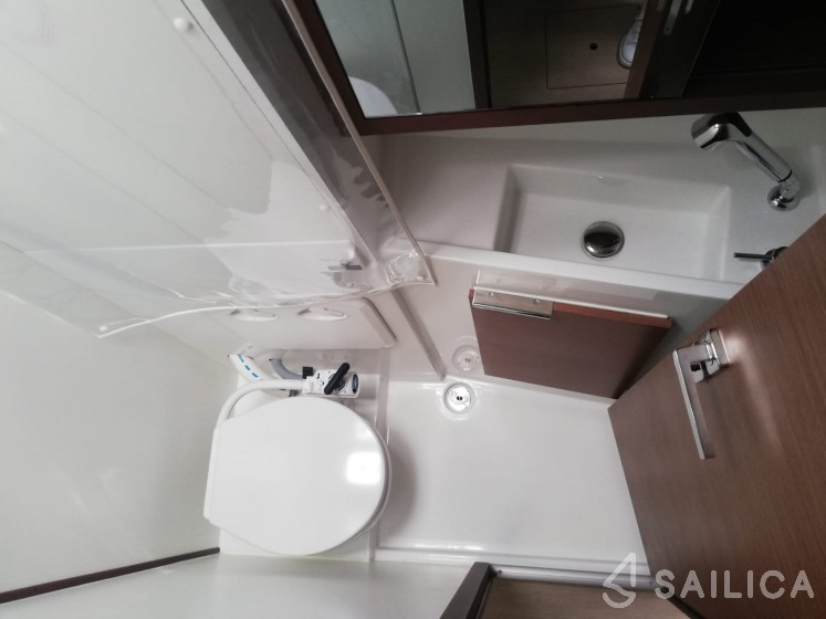 Lagoon 40 - Yacht Charter Sailica