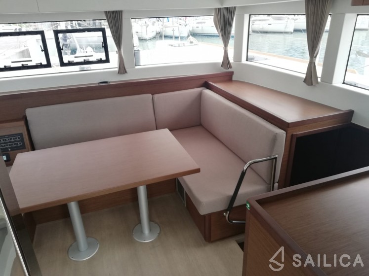 Lagoon 40 - Yacht Charter Sailica