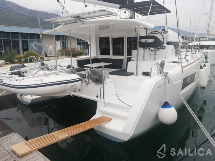 Lagoon 40 - Yacht Charter Sailica
