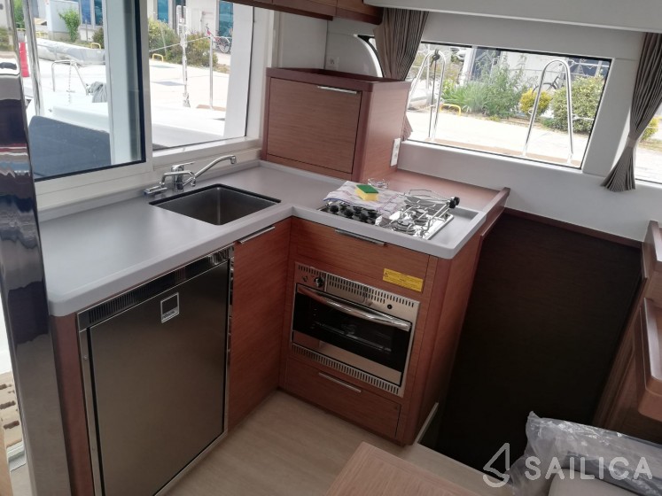 Lagoon 40 - Yacht Charter Sailica
