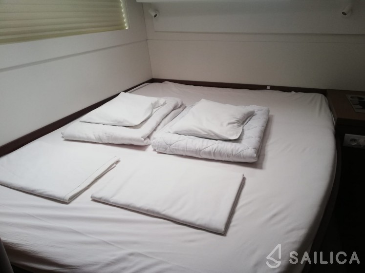 Lagoon 40 - Yacht Charter Sailica