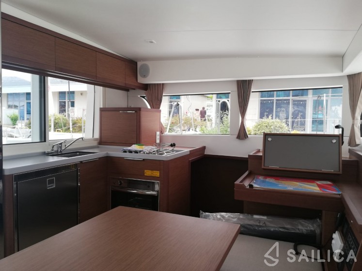 Lagoon 40 - Yacht Charter Sailica