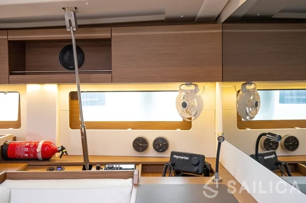 Oceanis 51.1 - Yacht Charter Sailica