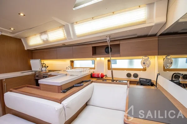 Oceanis 51.1 - Yacht Charter Sailica