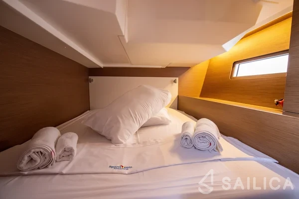Oceanis 51.1 - Yacht Charter Sailica