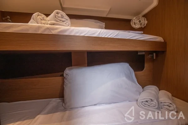 Oceanis 51.1 - Yacht Charter Sailica