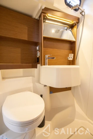 Oceanis 51.1 - Yacht Charter Sailica