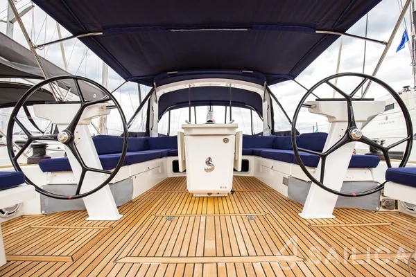 Oceanis 51.1 - Yacht Charter Sailica
