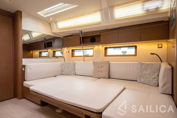 Oceanis 51.1 - Yacht Charter Sailica