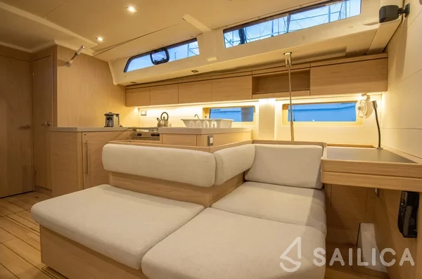 Oceanis 51.1 - Yacht Charter Sailica