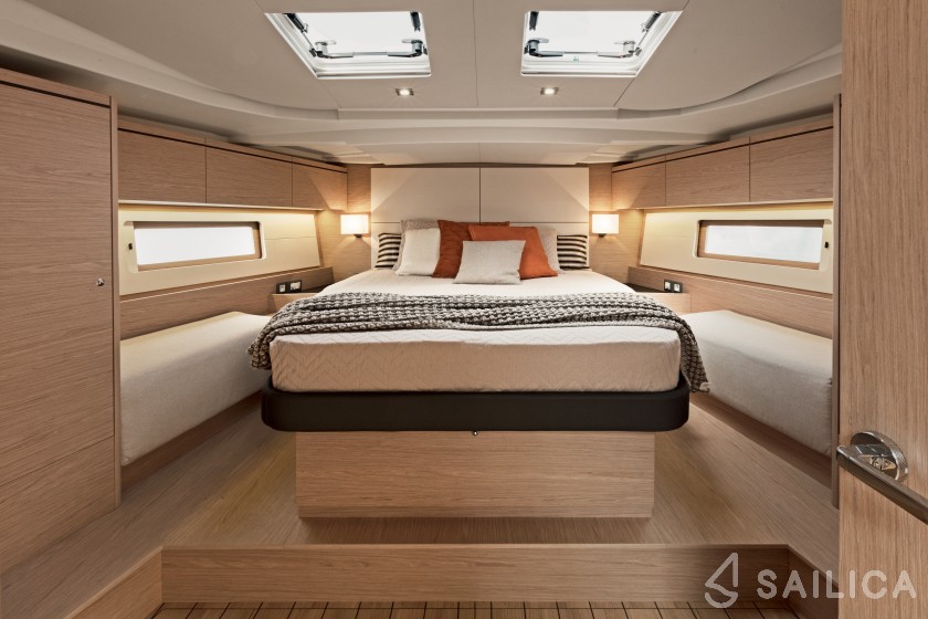 Oceanis 51.1 - Yacht Charter Sailica