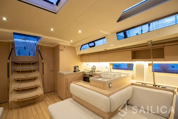 Oceanis 51.1 - Yacht Charter Sailica