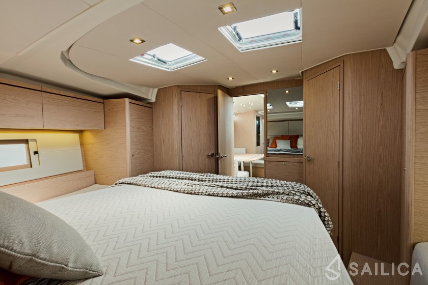 Oceanis 51.1 - Yacht Charter Sailica