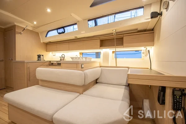 Oceanis 51.1 - Yacht Charter Sailica