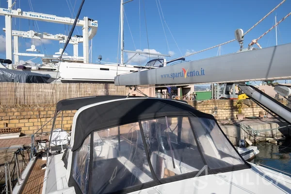 Oceanis 51.1 - Yacht Charter Sailica