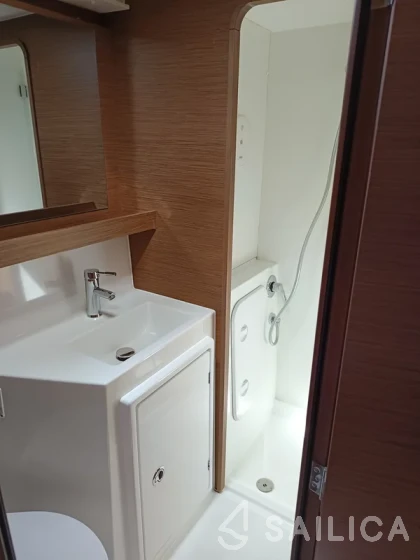 Lagoon 42 - Yacht Charter Sailica