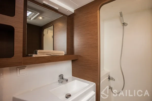 Lagoon 42 - Yacht Charter Sailica