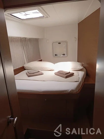 Lagoon 42 - Yacht Charter Sailica