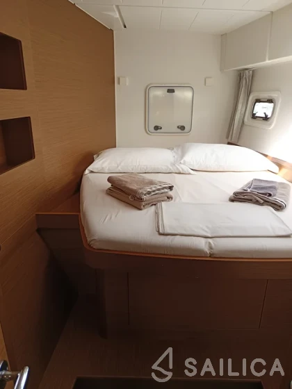 Lagoon 42 - Yacht Charter Sailica