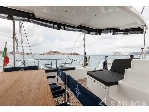 Lagoon 42 - Yacht Charter Sailica