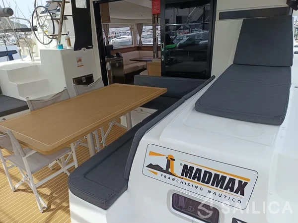 Lagoon 42 - Yacht Charter Sailica