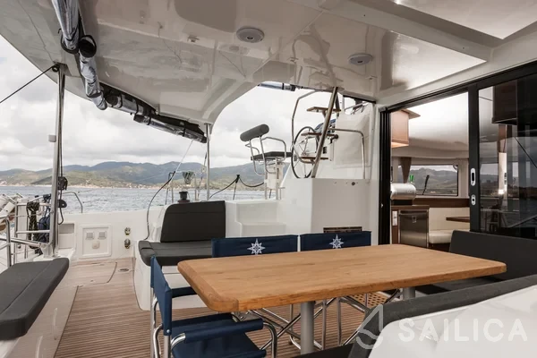 Lagoon 42 - Yacht Charter Sailica