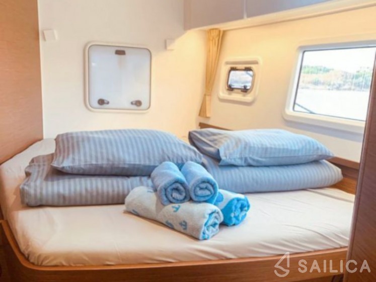 Lagoon 42 - Yacht Charter Sailica