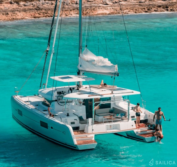 Lagoon 42 - Yacht Charter Sailica