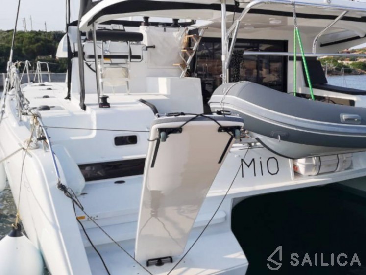 Lagoon 42 - Yacht Charter Sailica