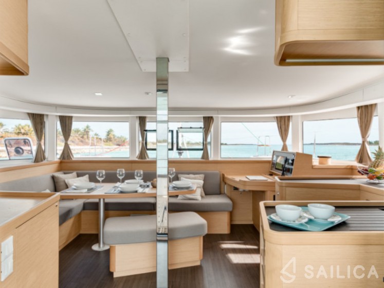 Lagoon 42 - Yacht Charter Sailica
