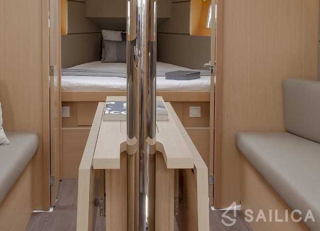 Oceanis 35.1 - Yacht Charter Sailica