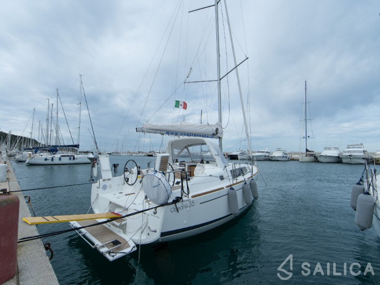 Oceanis 35.1 - Yacht Charter Sailica